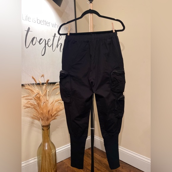 Men’s Black Cargo Jogger Pants - Picture 4 of 8